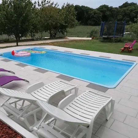 Family-friendly With Swimming Pool - 24352 Pula