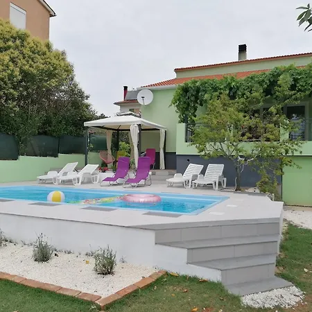 Appartement Family-friendly With Swimming Pool - 24352